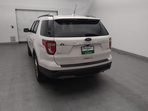 White Platinum Metallic Tri-Coat 2019 Ford Explorer XLT