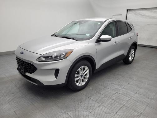 Ingot Silver Metallic 2020 Ford Escape SE