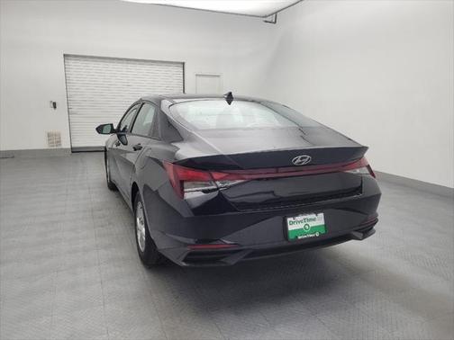 2022 Hyundai ELANTRA SE
