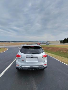 2013 Nissan Pathfinder LE