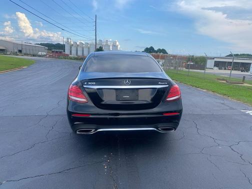 2017 Mercedes-Benz E-Class 4MATIC