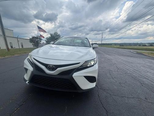 Super White 2018 Toyota Camry LE