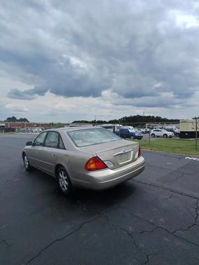 Gold 2000 Toyota Avalon XL