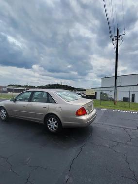 Gold 2000 Toyota Avalon XL