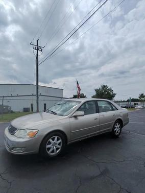 Gold 2000 Toyota Avalon XL