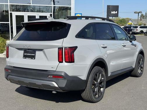 Wolf Gray 2023 Kia Sorento SX