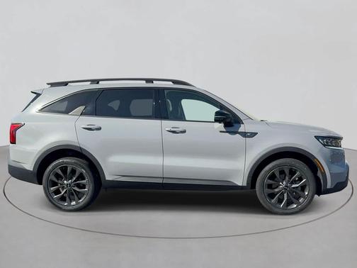 Wolf Gray 2023 Kia Sorento SX