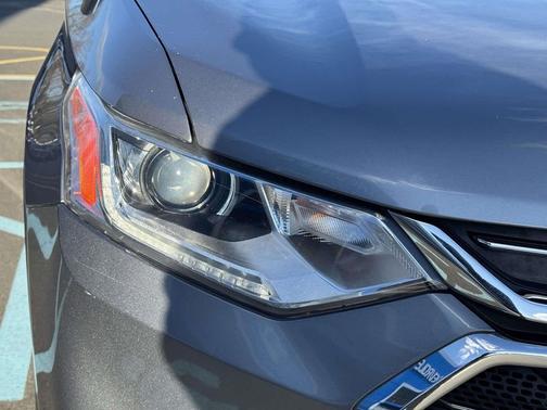 Satin Steel Metallic 2019 Chevrolet Traverse LT Cloth