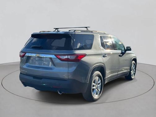 Satin Steel Metallic 2019 Chevrolet Traverse LT Cloth