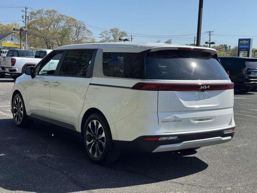 Snow White Pearl 2022 Kia Carnival EX