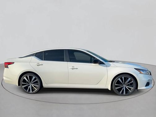2020 Nissan Altima SR FWD
