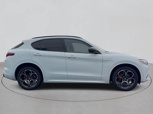 2023 Alfa Romeo Stelvio Veloce AWD