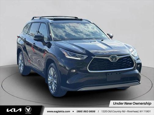 2023 Toyota Highlander Hybrid Platinum
