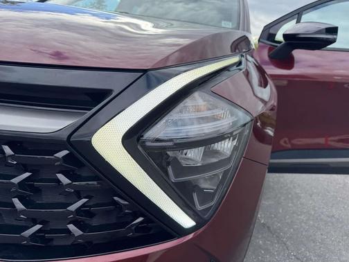 Dawning Red 2023 Kia Sportage X-Line