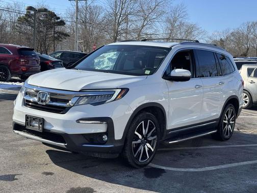 2022 Honda Pilot Touring 8-Passenger