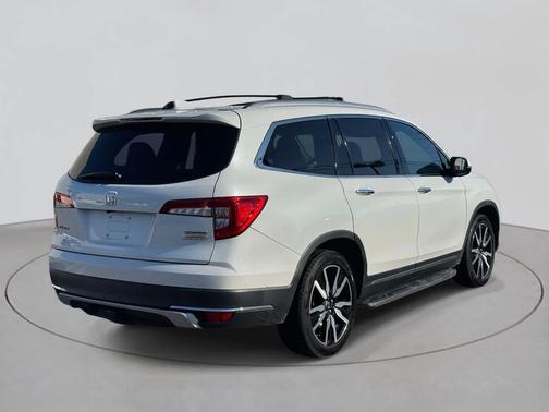2022 Honda Pilot Touring 8-Passenger