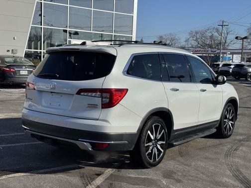 2022 Honda Pilot Touring 8-Passenger
