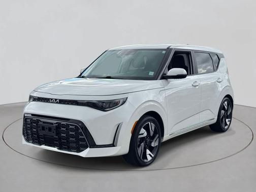 Snow White Pearl 2023 Kia Soul GT-Line