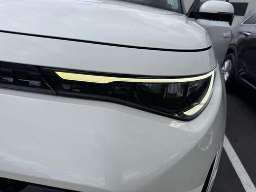Snow White Pearl 2023 Kia Soul GT-Line