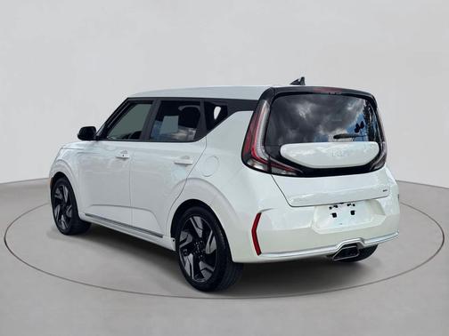 Snow White Pearl 2023 Kia Soul GT-Line