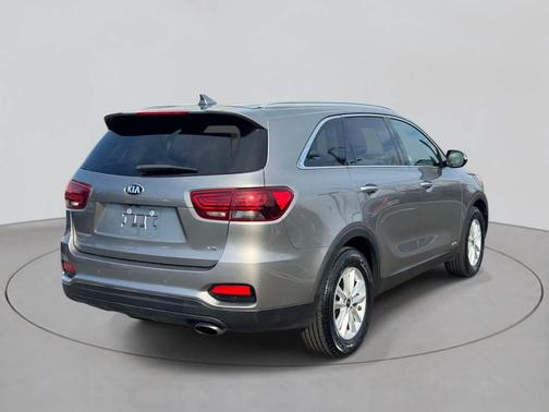 Titanium Silver 2019 Kia Sorento LX