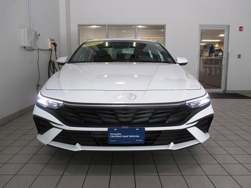 2024 Hyundai ELANTRA SE