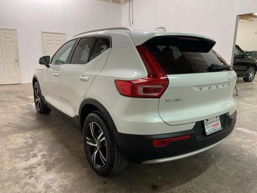 2025 Volvo XC40 B5 Core Bright Theme