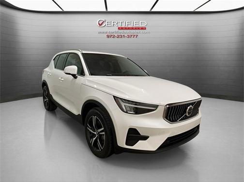 2025 Volvo XC40 B5 Core Bright Theme