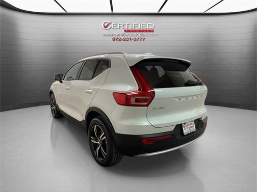 2025 Volvo XC40 B5 Core Bright Theme