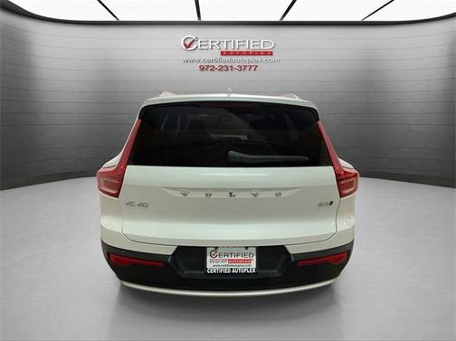 2025 Volvo XC40 B5 Core Bright Theme