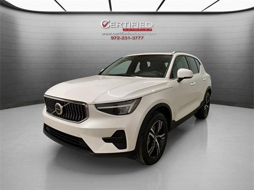 2025 Volvo XC40 B5 Core Bright Theme