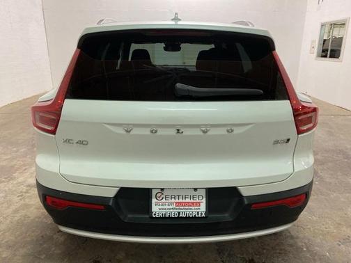 2025 Volvo XC40 B5 Core Bright Theme