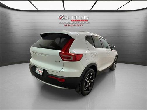 2025 Volvo XC40 B5 Core Bright Theme