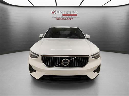 2025 Volvo XC40 B5 Core Bright Theme