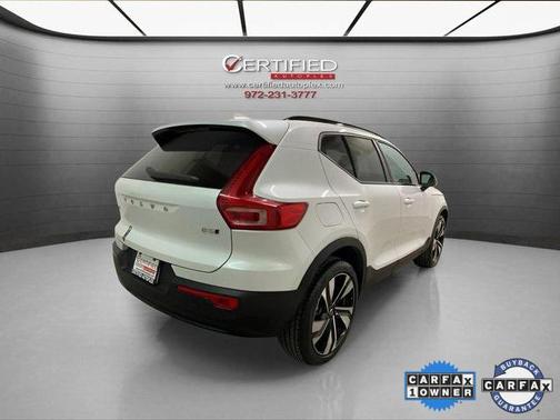 2025 Volvo XC40 B5 Plus Dark Theme