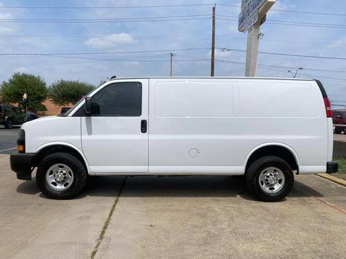Summit White 2022 Chevrolet Express 2500 RWD 2500 Regular Wheelbase WT