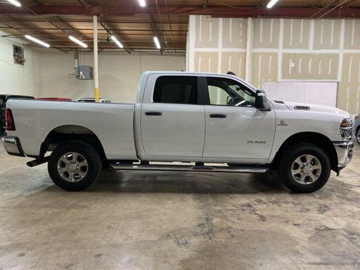 Bright White Clearcoat 2026 RAM 2500 Big Horn Crew Cab 4x4 6'4' Box
