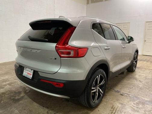 2025 Volvo XC40 B5 Core Bright Theme