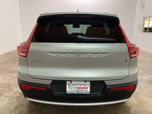 2025 Volvo XC40 B5 Core Bright Theme