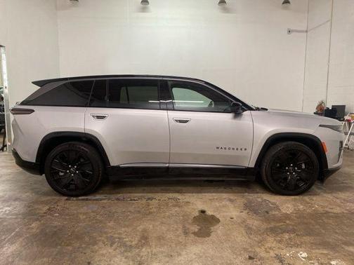 Silver Zynith Clearcoat 2024 Jeep Wagoneer S Launch Edition