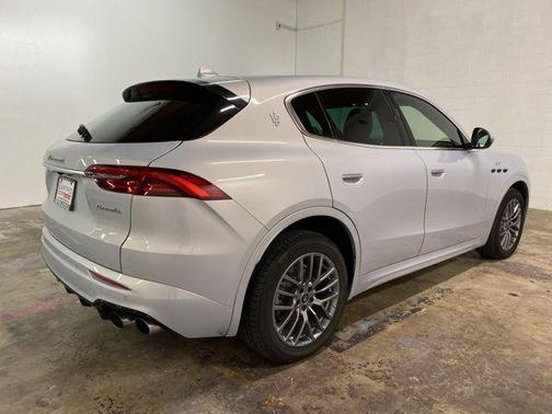 Bianco Astro Metallic 2024 Maserati Grecale GT