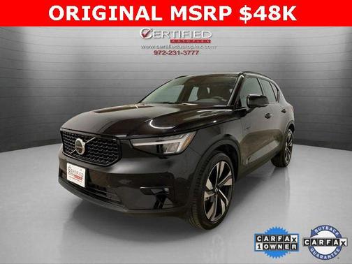 2025 Volvo XC40 B5 Plus Dark Theme