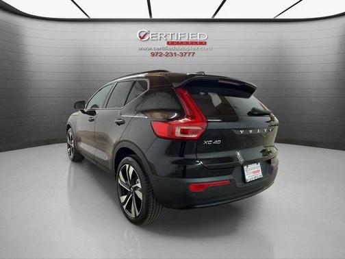 2025 Volvo XC40 B5 Plus Dark Theme