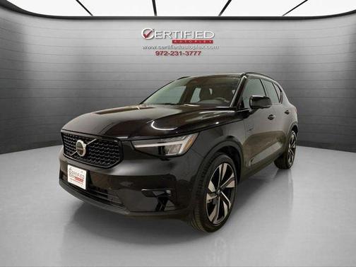 2025 Volvo XC40 B5 Plus Dark Theme