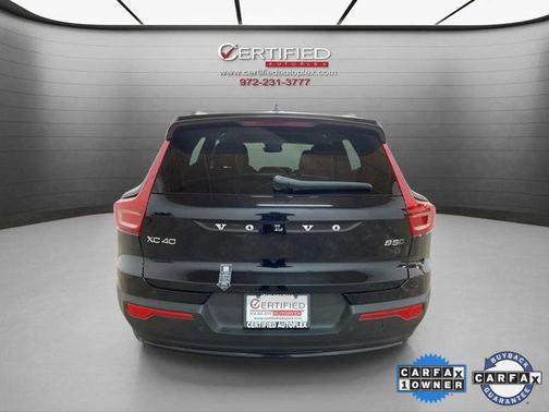 2025 Volvo XC40 B5 Plus Dark Theme