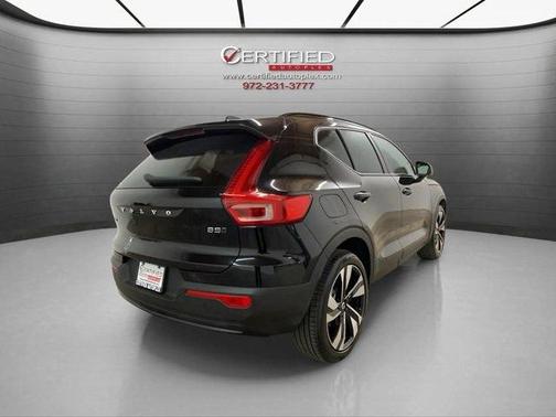 2025 Volvo XC40 B5 Plus Dark Theme