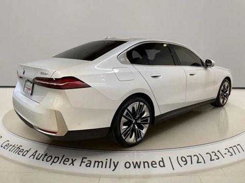 Mineral White Metallic 2025 BMW 530 530i