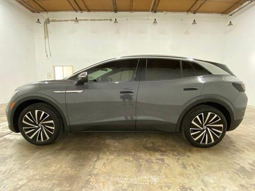 Deep Black Pearl 2023 Volkswagen ID.4 Pro S Plus