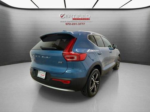 2025 Volvo XC40 B5 Core Bright Theme