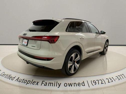 2022 Audi e-tron Premium Plus